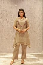 A contemporary jute-linen co-ord set